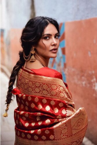 Esha Gupta Trending In Banarasi Saree